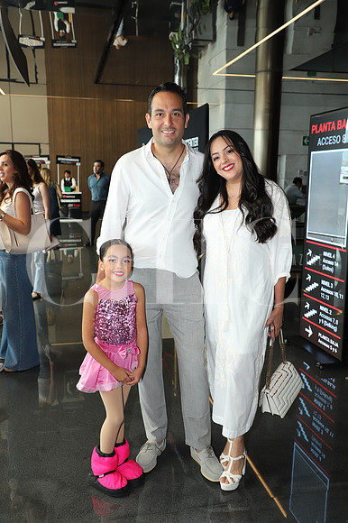 Javier Arroyo, Sandy Carvajal y Sara Arroyo 0