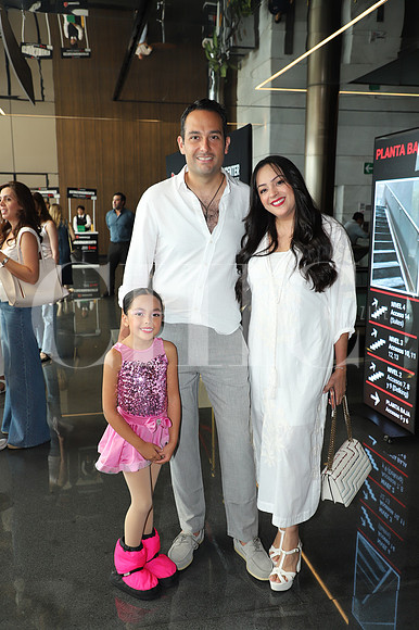 Javier Arroyo, Sandy Carvajal y Sara Arroyo 1