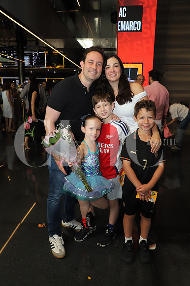 Luis Martínez, Marcela Chata, Luis Martínez y Marcel Martínez 0