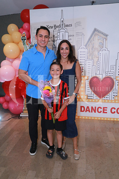 MIguel Rivas, Mariana González y Elí Rivas (3)