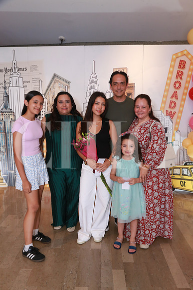 Roberta Alcocer, Lizzette de Alcocer, Akeni Támez, Eduardo Támez, Regina Alcocer y Margarita Alcocer (2)
