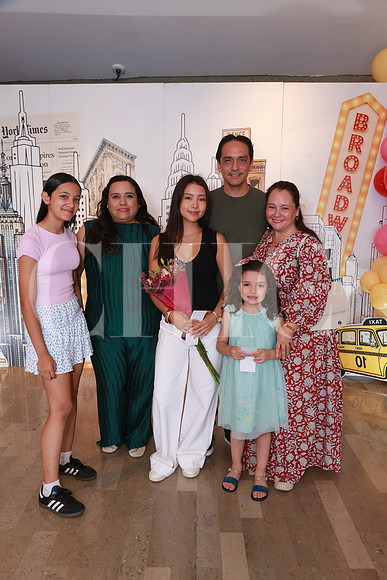 Roberta Alcocer, Lizzette de Alcocer, Akeni Támez, Eduardo Támez, Regina Alcocer y Margarita Alcocer (3)
