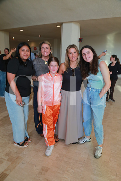 Abigail Hernández, Bárbara Haynes de Camelo, Roberta Camelo, Roby González y Fernanda Camelo (3)