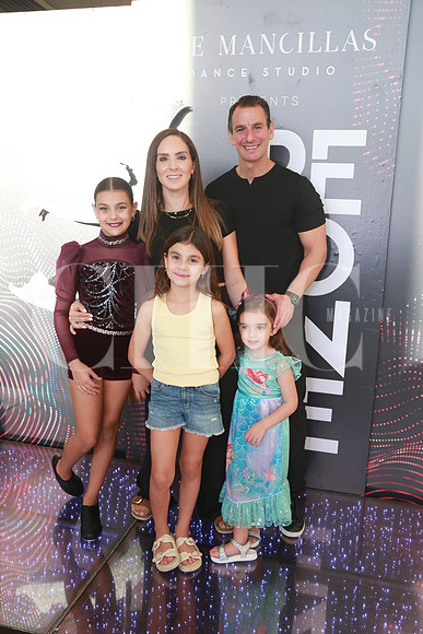 Ariane Charur, Gustavo Marcos, Sara Marcos, Nicole Marcos y Elena Marcos (2)