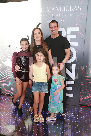 Ariane Charur, Gustavo Marcos, Sara Marcos, Nicole Marcos y Elena Marcos (3)