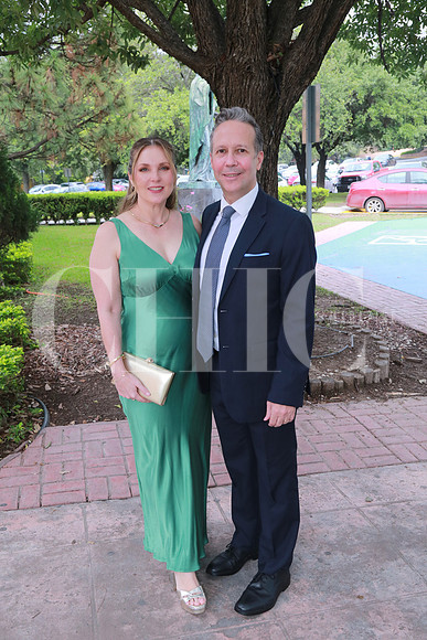 Alejandra Villarreal de García y Alejandro García (2)
