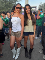 MIA SALINAS Y ROSY SALINAS copia