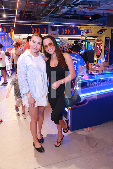 Alejandra Yllan y Vivi Villarreal (2)