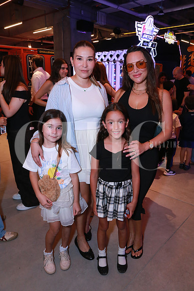 Alejandra Yllan, Vivi Villarreal de Pérez Salinas Bárbara Riojas y Milena Pérez Salinas (2)