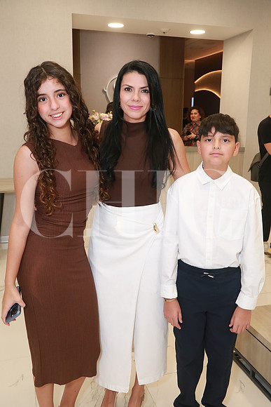 Celeste Lizarraga, Cynthia Roríguez y Esteban Lizarraga