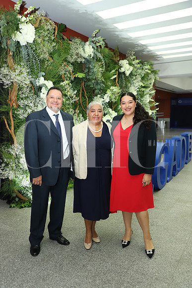 Carlos Galván, Lucia Ayala y Karen Galván 0