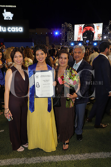 Isabella Abarca, Ariadne Tapia, Teresa Gomez y Jorge Tapia 2
