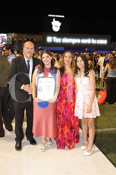 Claudio Duarte, Lucía Duarte, Lucía Tovar y Maya Duarte 3