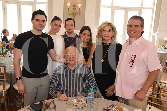 Mundo Rodríguez, Raquel Rodríguez, Santiago Calderon, Camila Rodríguez, Erika Brunell, Mundo Rodríguez, y Edmundo Rodríguez 2