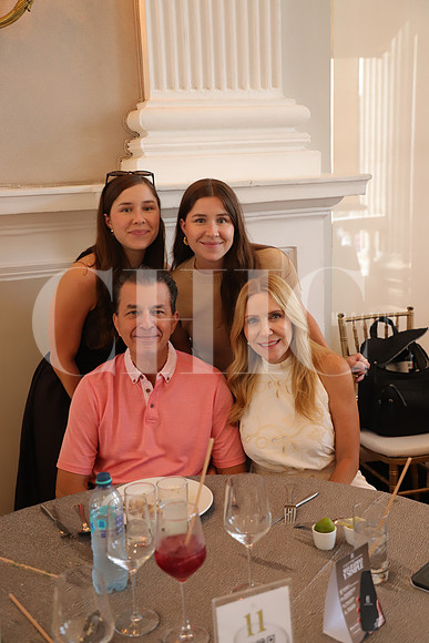 Gonzalo Lozano, Balbina Lozano, Barbara Lozano y Dora Perez
