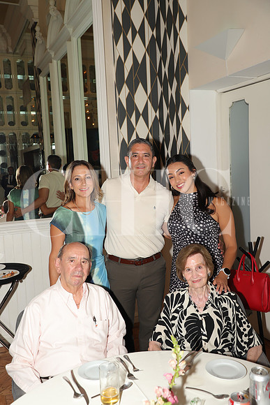 Claudia Carrillo, Emma Villarreal, Roberto Villarreal, Martin Villarreal y Geraldina de la Fuente 3