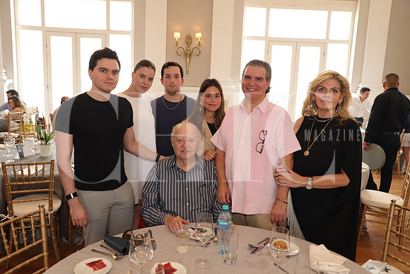 Mundo Rodríguez, Raquel Rodríguez, Santiago Calderon, Camila Rodríguez, Erika Brunell, Mundo Rodríguez, y Edmundo Rodríguez 7