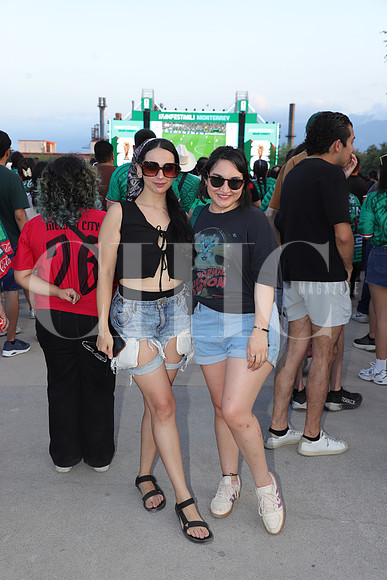 Mirthala Martínez y Carly Gomez 2