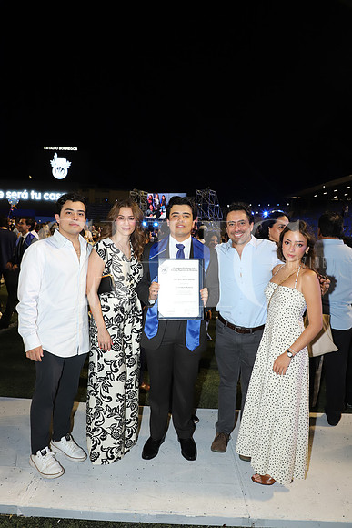 Sergio Mazon, Miriam González, José Mazon, Jose Mazon y Rebeca Mazon 0
