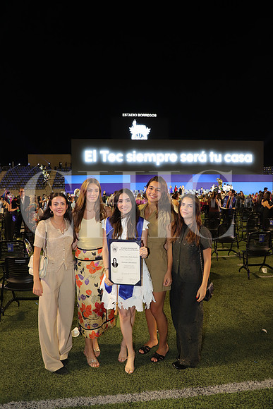 Amelia Farias, Sofia Tamayo, Natalia Ayala, Raquel Valdés y Maki Garza 2
