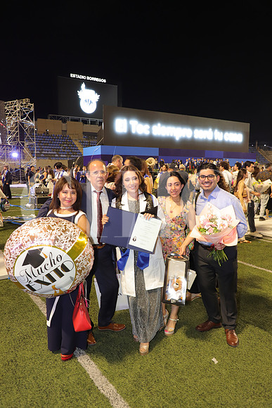 Rosy Moreno, Rubén Vazquez, Jesely Vazquez, Nazari Vazquez y José Marroquin 5