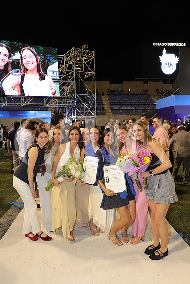 Mayola Saracho, Mariela Loyola, Andrea Rios, Nuria Sarmiento, Loretta Gutierrez, Larisa Cruz, Mónica García y Paola Riaño 2