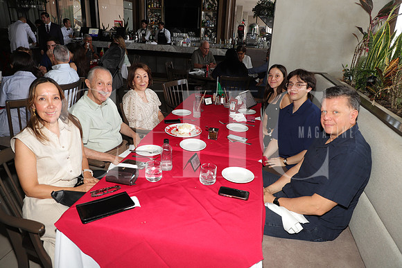 Martha Westrup, Enrique Westrup, Martha Nidia Garza, Daniela Carrillo, David Carrillo y David Carrillo 5