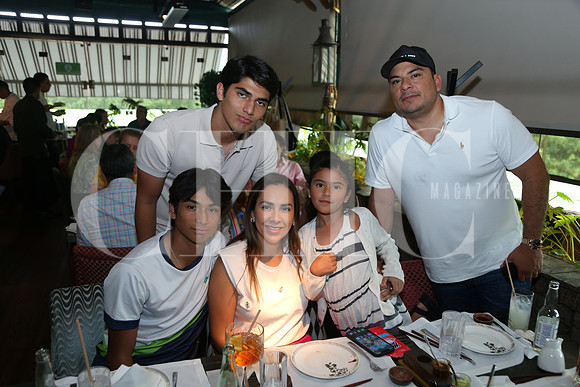 Julio Hernández, Julio Hernández, Javier Hernández, Iradia Rodríguez y Emilia Hernández 0