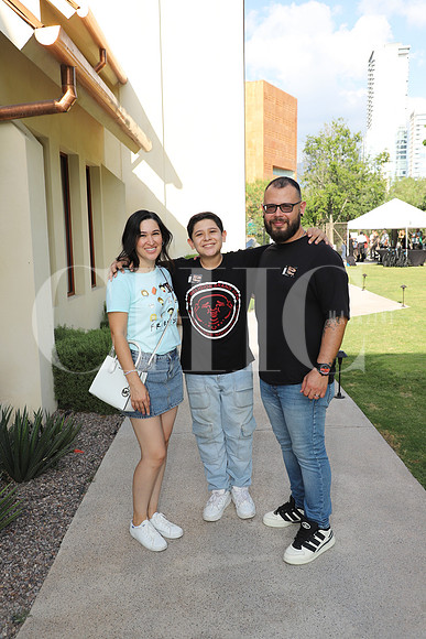 Mari Pacheco, Liam Villarreal y Oscar Villarreal 0