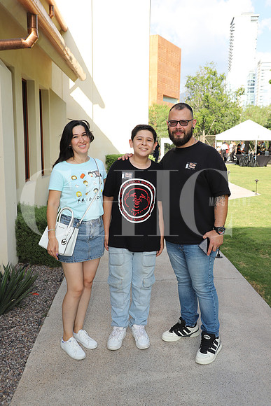 Mari Pacheco, Liam Villarreal y Oscar Villarreal 1