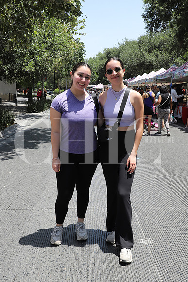 Evelyn Cruz y Camila Elizondo 0