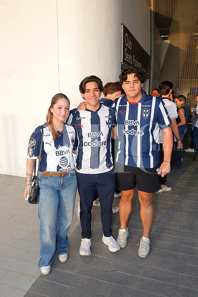 Angela Guzman, Patricio Farias y Pablo Farias 3