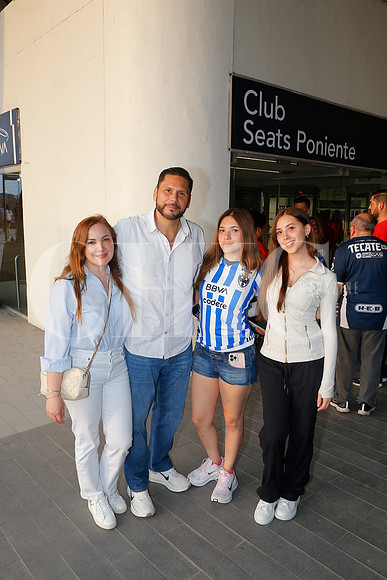 Adrián Garza, Mayra Valdez, Mariana Garza y Mayra Garza 3