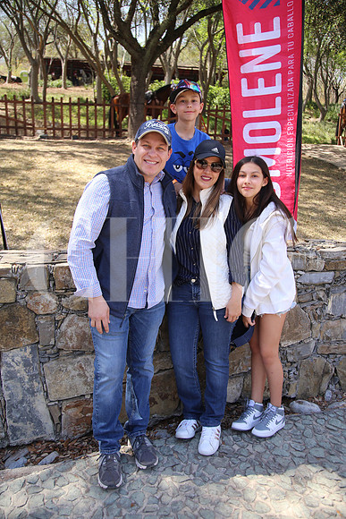 César Garza, Aide Rios, Andrés Garza y Regina Garza