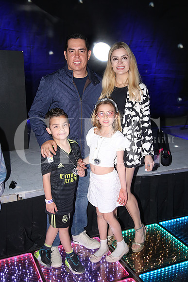 Sebastian Velarde, June Munguia de Velarde, Sebatian Velarde y  Ximena Velarde  (1)