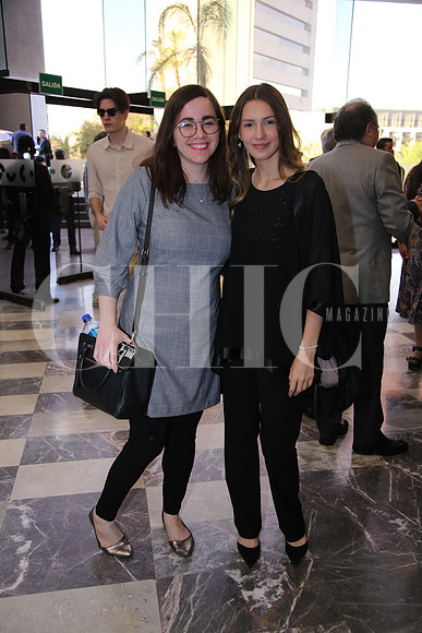 Kenia Santuario y Andrea Owen