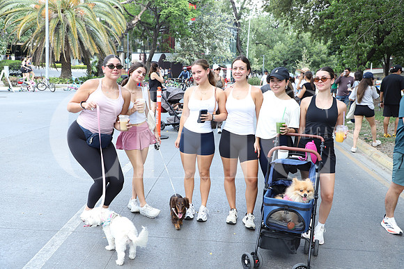 Michel Arambura, Dana Suárez, Valeria Suárez, Sofia Letamendi, Luisa Calderón y María Ceballos2