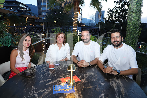 Angie Marroquin, Mercedes Zorrilla, Mauricio Farah y Juan Pablo Castuera 1