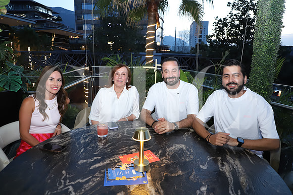 Angie Marroquin, Mercedes Zorrilla, Mauricio Farah y Juan Pablo Castuera 2