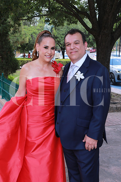 (papás del novio) Adriana Cano y Otoniel García (2)