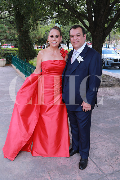 (papás del novio) Adriana Cano y Otoniel García (4)
