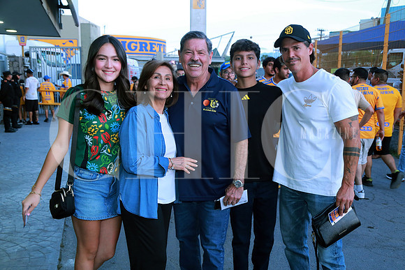 Nina Garay, Graciela García, Rogelio Garza, Diego Garay y Memo Garza