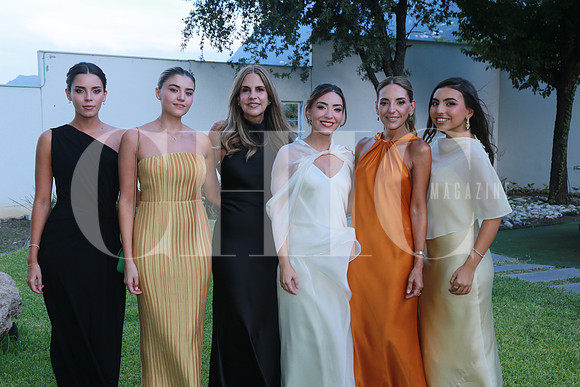 Balbina Quiroga, Natalia Quiroga, Jessica Colorado de Quiroga, Roby Martínez, Irene Quiroga y Mariana Martínez