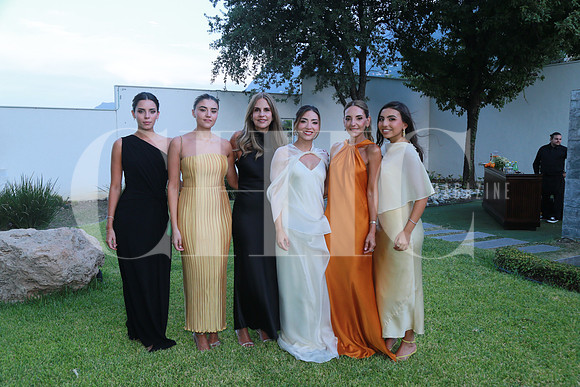 Balbina Quiroga, Natalia Quiroga, Jessica Colorado de Quiroga, Roby Martínez, Irene Quiroga y Mariana Martínez