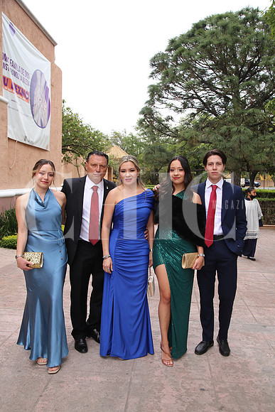 Regina Peña, Fabrico Peña, Silvia Ramírez, Camila Peña y Fabricio Peña