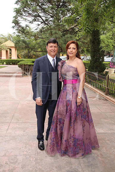 Sergio Salinas Garza y Laura Peña de Salinas ( Papás Novia) (1)