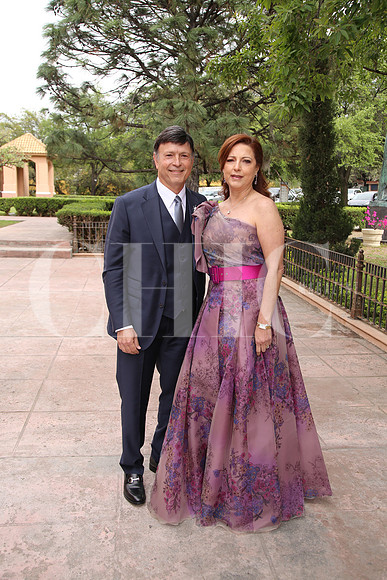 Sergio Salinas Garza y Laura Peña de Salinas ( Papás Novia) (2)