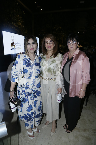 Norma Barrera, Izza Lozano de Lozano y Angélica de Chavez.