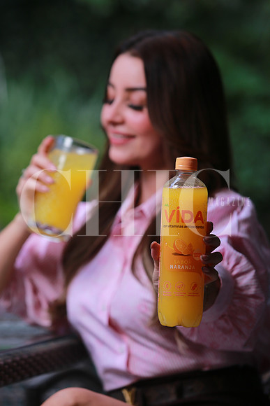 Sandy Tok con aguas saborizadas VIDA (20)