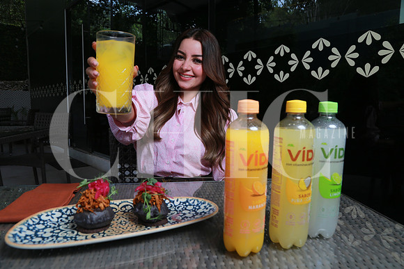 Sandy Tok con aguas saborizadas VIDA (9)